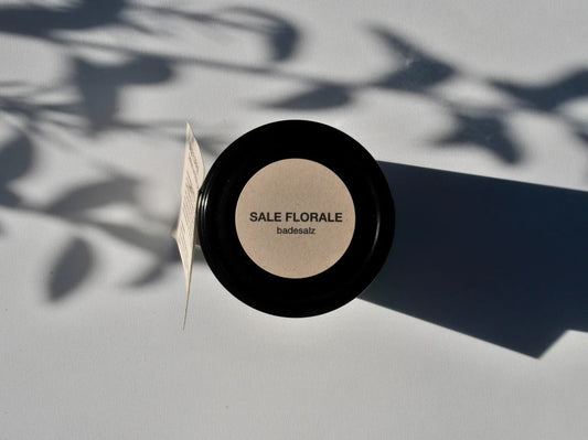 Sale Florale Badesalz - Nahaufnahme der Blüten und Salzkristalle