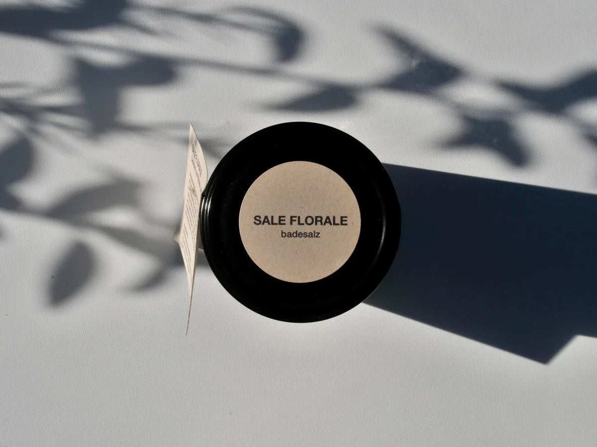 Sale Florale Badesalz - Nahaufnahme der Blüten und Salzkristalle